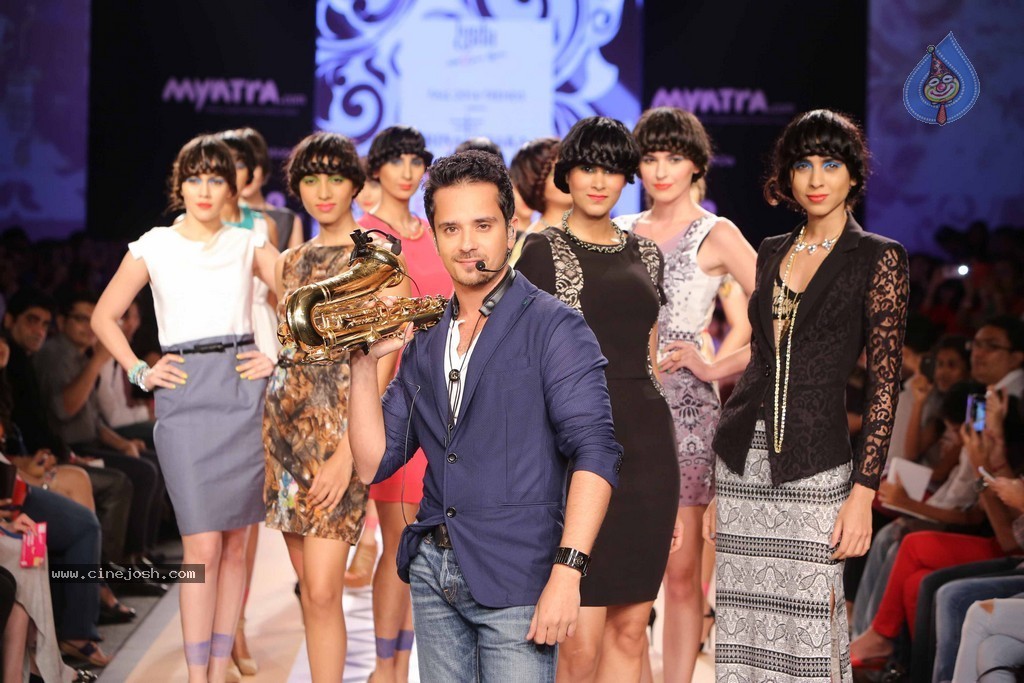 Celebs Walks the Ramp at Myntra Fashion Weekend 2014 - 191 / 360 photos