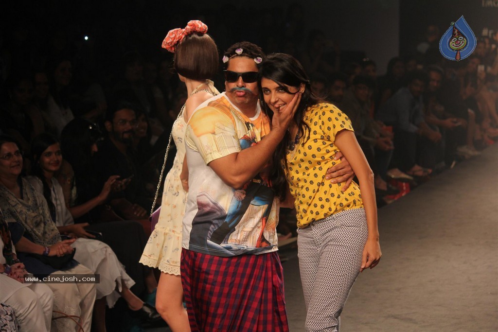Celebs Walks the Ramp at Myntra Fashion Weekend 2014 - 211 / 360 photos