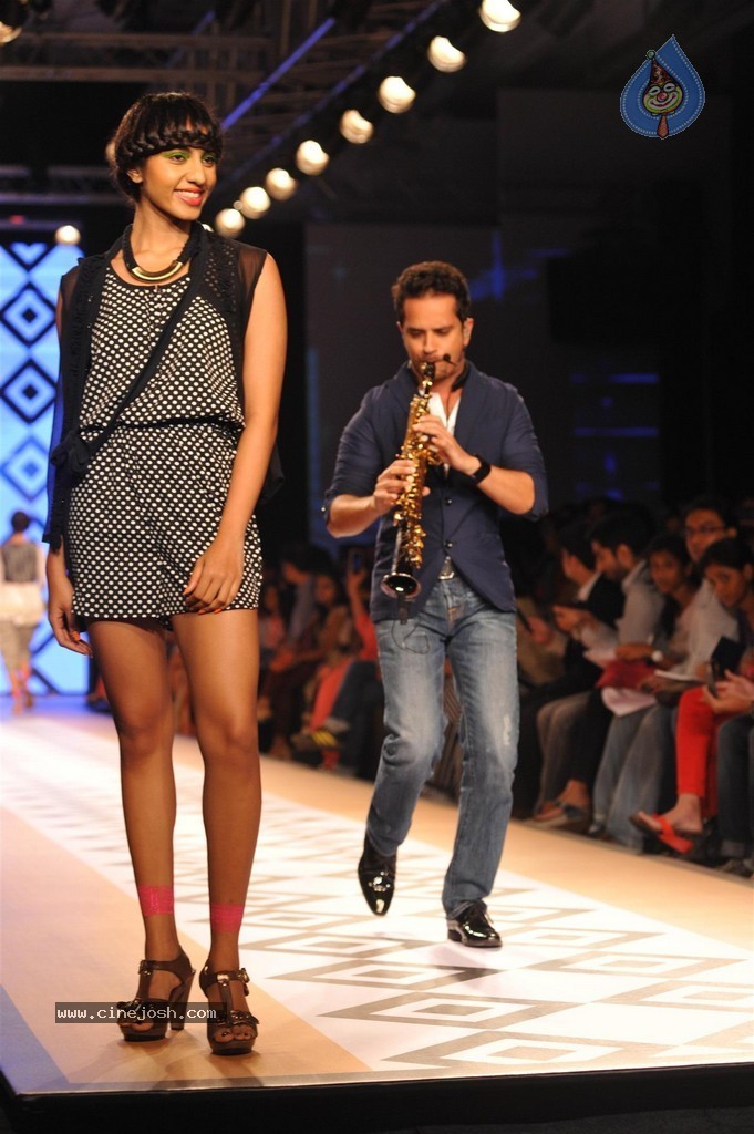 Celebs Walks the Ramp at Myntra Fashion Weekend 2014 - 212 / 360 photos