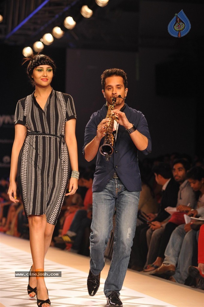 Celebs Walks the Ramp at Myntra Fashion Weekend 2014 - 217 / 360 photos