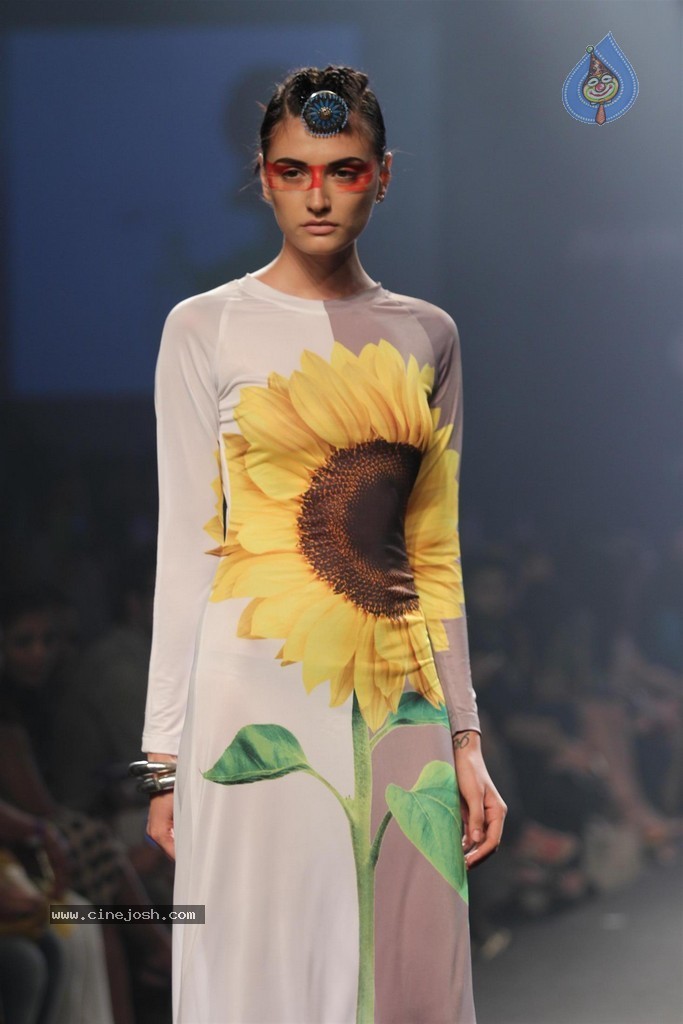 Celebs Walks the Ramp at Myntra Fashion Weekend 2014 - 225 / 360 photos