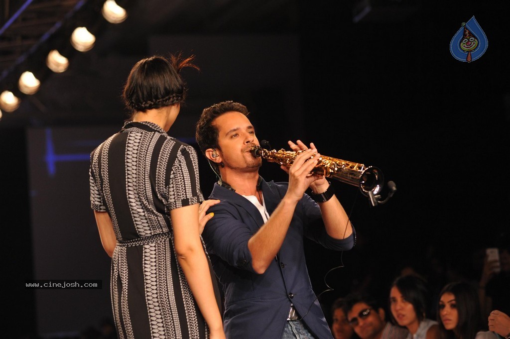 Celebs Walks the Ramp at Myntra Fashion Weekend 2014 - 226 / 360 photos