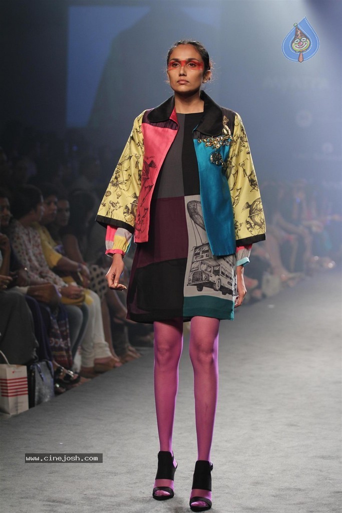 Celebs Walks the Ramp at Myntra Fashion Weekend 2014 - 233 / 360 photos