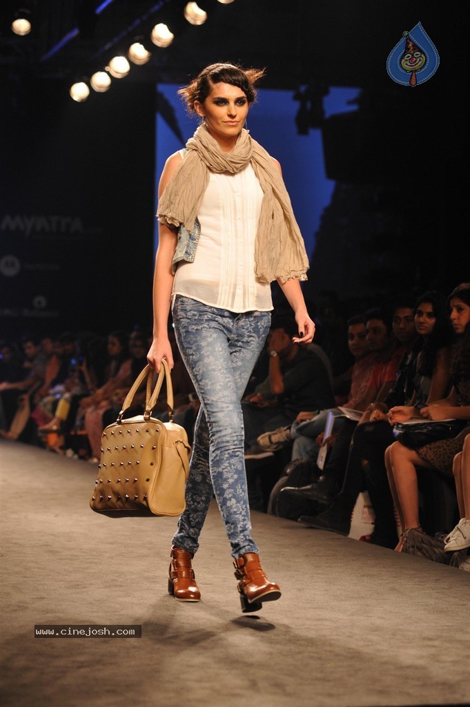 Celebs Walks the Ramp at Myntra Fashion Weekend 2014 - 239 / 360 photos