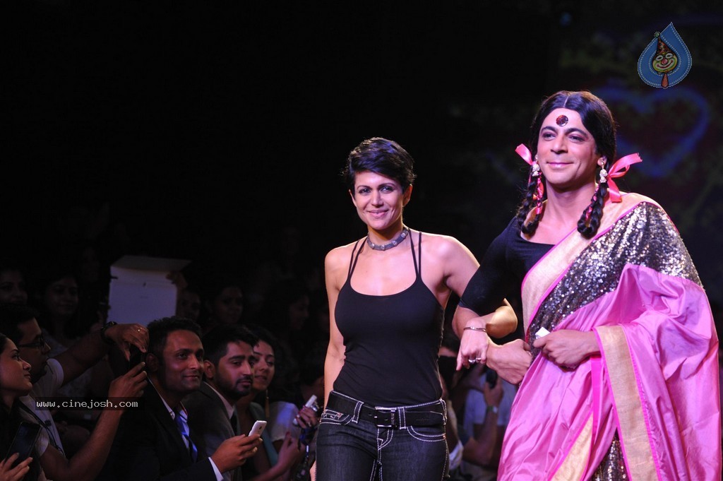 Celebs Walks the Ramp at Myntra Fashion Weekend 2014 - 244 / 360 photos