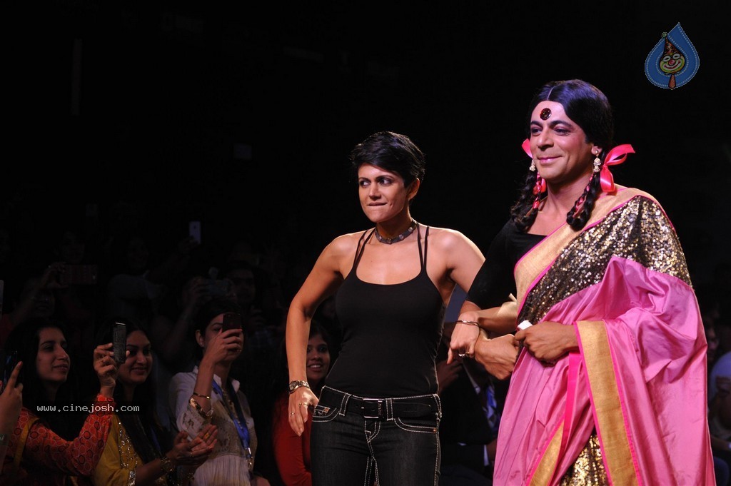 Celebs Walks the Ramp at Myntra Fashion Weekend 2014 - 259 / 360 photos
