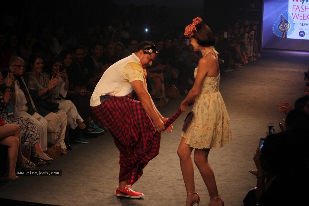 Celebs Walks the Ramp at Myntra Fashion Weekend 2014 - 266 / 360 photos