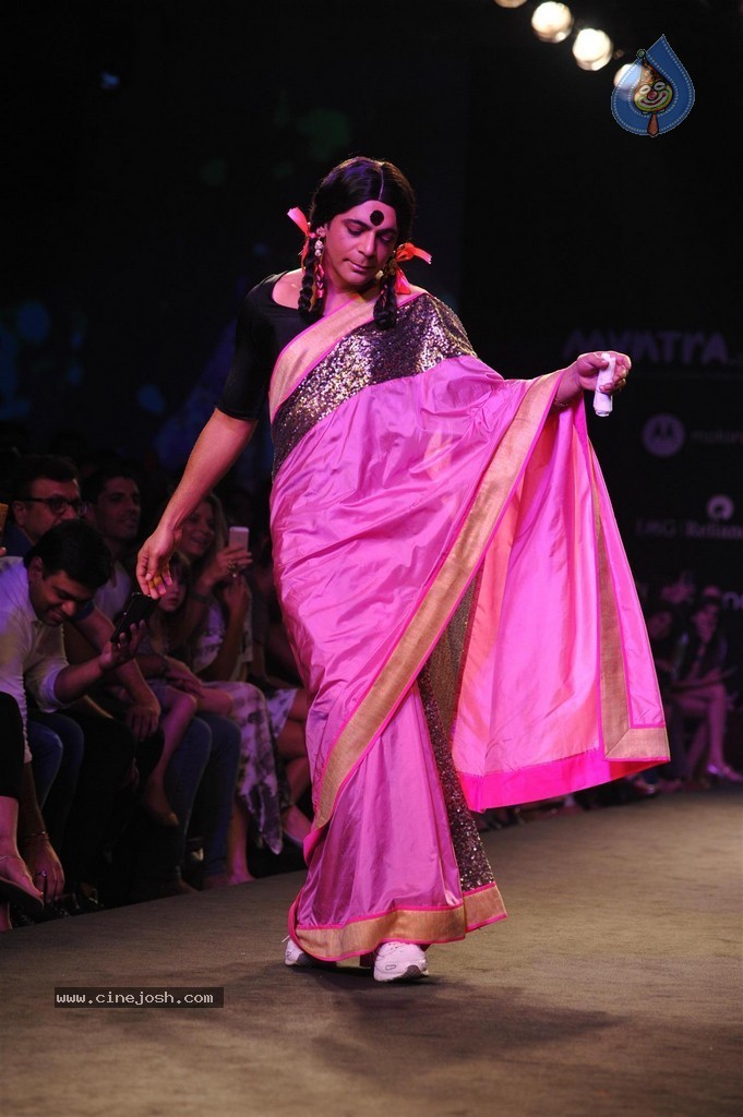 Celebs Walks the Ramp at Myntra Fashion Weekend 2014 - 281 / 360 photos
