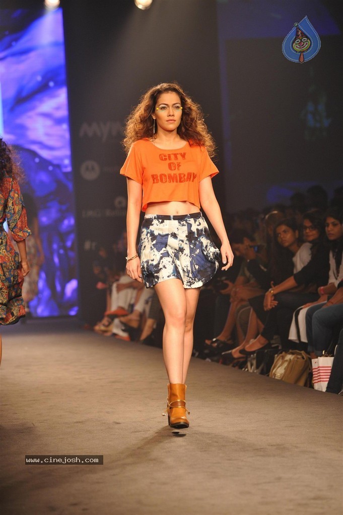 Celebs Walks the Ramp at Myntra Fashion Weekend 2014 - 287 / 360 photos