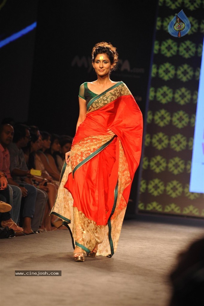Celebs Walks the Ramp at Myntra Fashion Weekend 2014 - 291 / 360 photos
