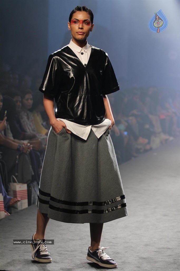 Celebs Walks the Ramp at Myntra Fashion Weekend 2014 - 309 / 360 photos