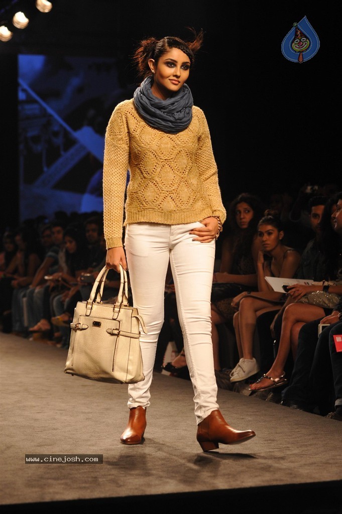Celebs Walks the Ramp at Myntra Fashion Weekend 2014 - 326 / 360 photos
