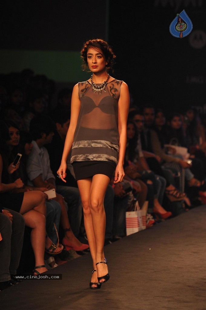 Celebs Walks the Ramp at Myntra Fashion Weekend 2014 - 334 / 360 photos
