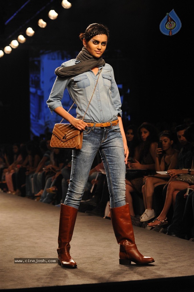 Celebs Walks the Ramp at Myntra Fashion Weekend 2014 - 335 / 360 photos