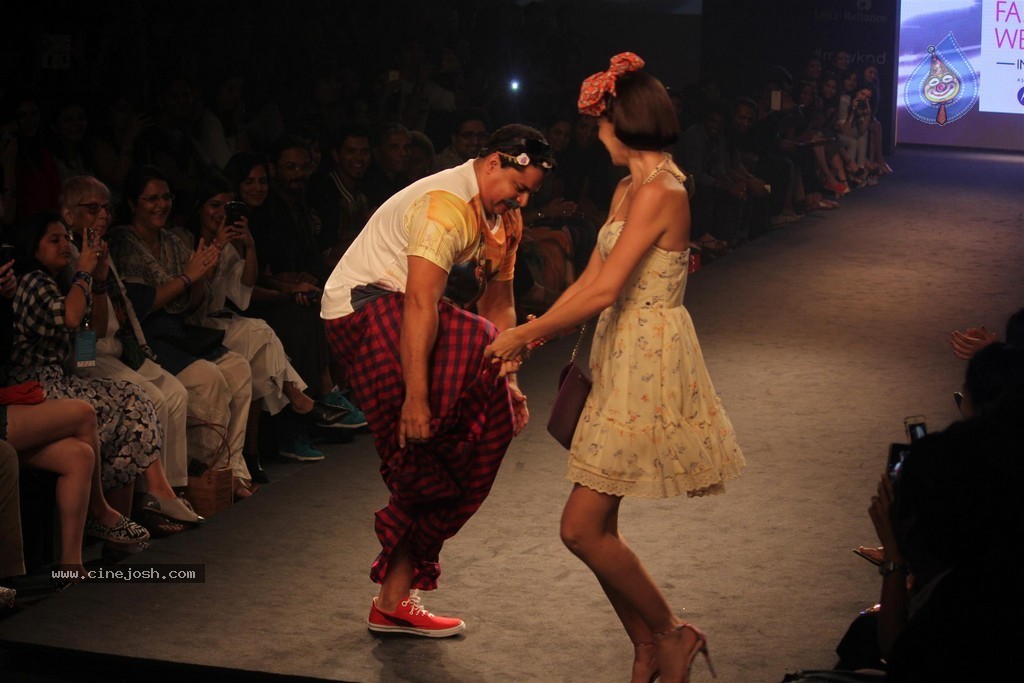 Celebs Walks the Ramp at Myntra Fashion Weekend 2014 - 336 / 360 photos