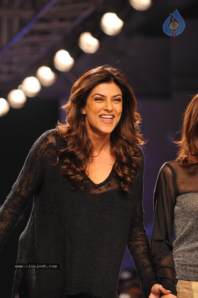 Celebs Walks the Ramp at Myntra Fashion Weekend 2014 - 338 / 360 photos