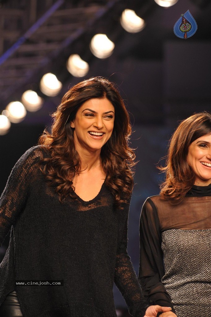 Celebs Walks the Ramp at Myntra Fashion Weekend 2014 - 343 / 360 photos