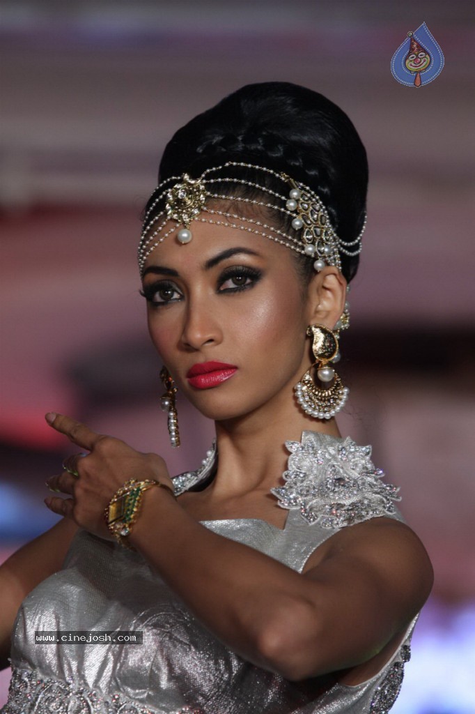 Celebs Walks The Ramp at Rohitverma Fashion Show - 32 / 90 photos
