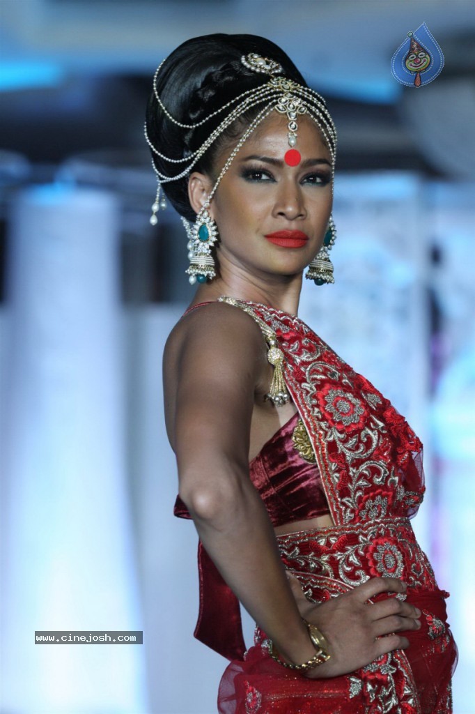 Celebs Walks The Ramp at Rohitverma Fashion Show - 60 / 90 photos