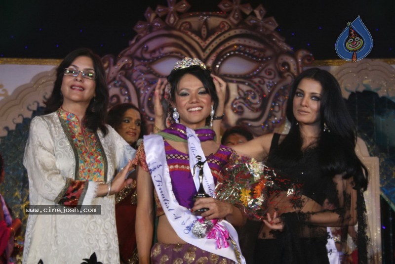 Celina Jaitley at V-CARE Indian Super Queen - 52 / 67 photos