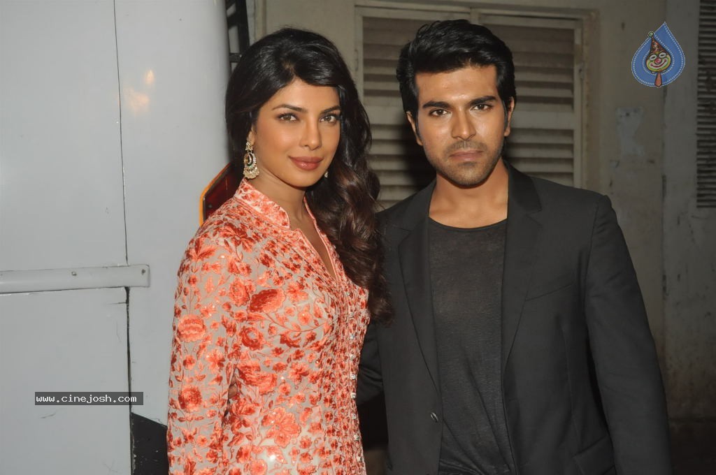 Charan n Priyanka Promotes Zanjeer - 4 / 31 photos