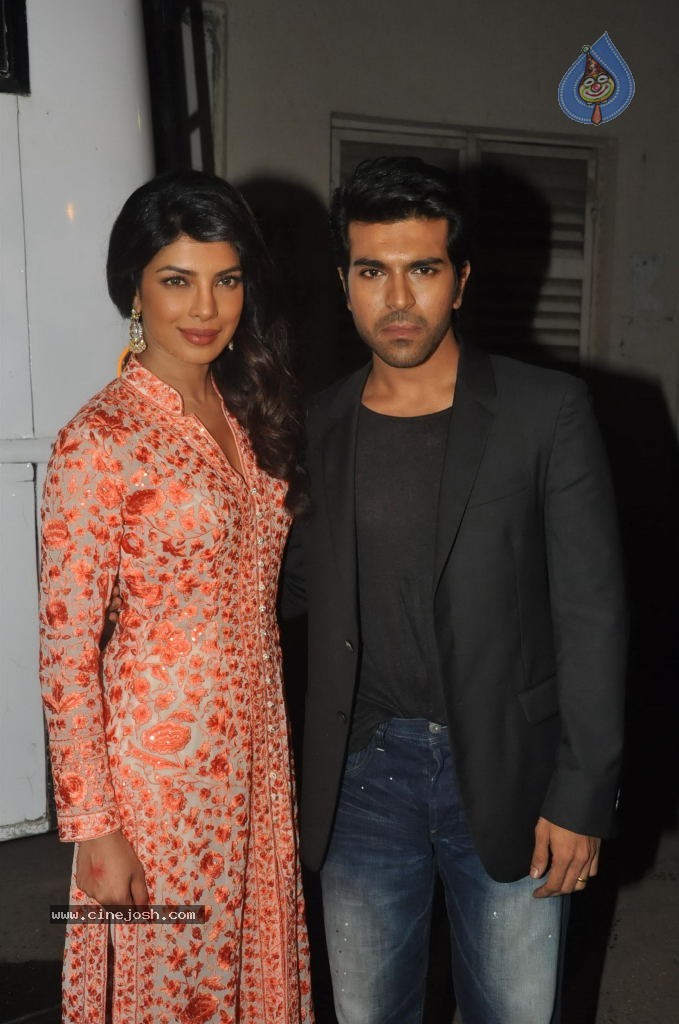 Charan n Priyanka Promotes Zanjeer - 9 / 31 photos