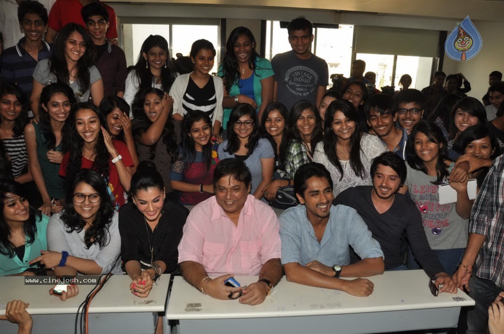 Chashme Baddoor Stars at Mithibai College - 6 / 35 photos