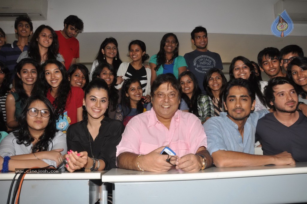 Chashme Baddoor Stars at Mithibai College - 8 / 35 photos