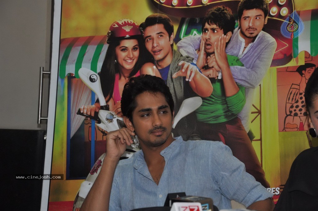 Chashme Baddoor Stars at Mithibai College - 22 / 35 photos