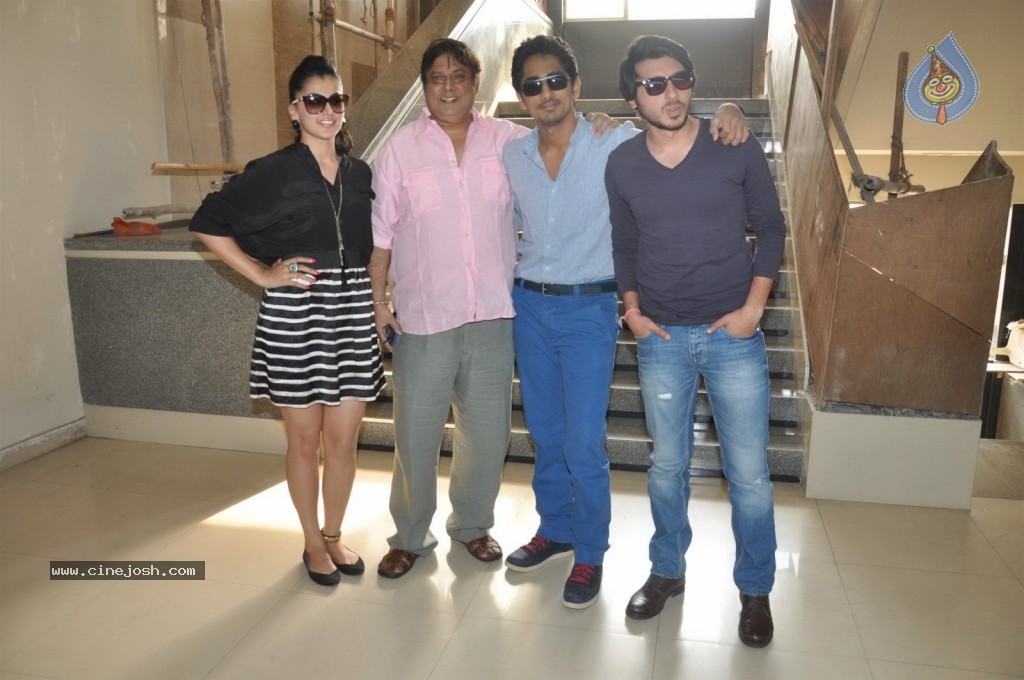 Chashme Baddoor Stars at Mithibai College - 31 / 35 photos