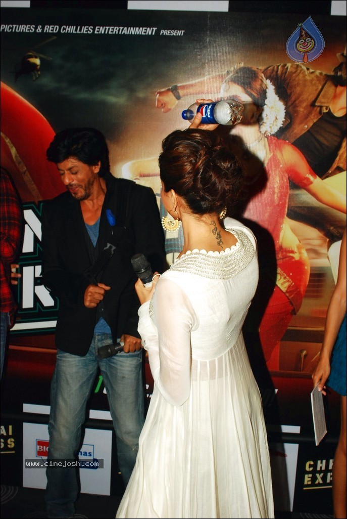 Chennai Express Trailer Launch - 16 / 68 photos