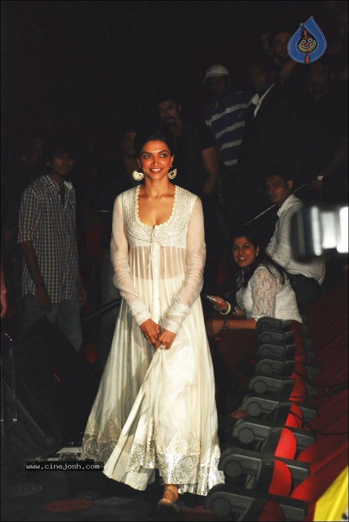 Chennai Express Trailer Launch - 36 / 68 photos