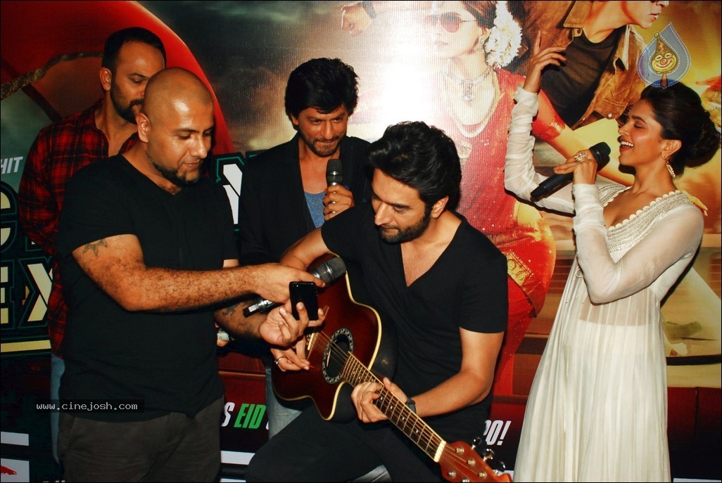 Chennai Express Trailer Launch - 38 / 68 photos