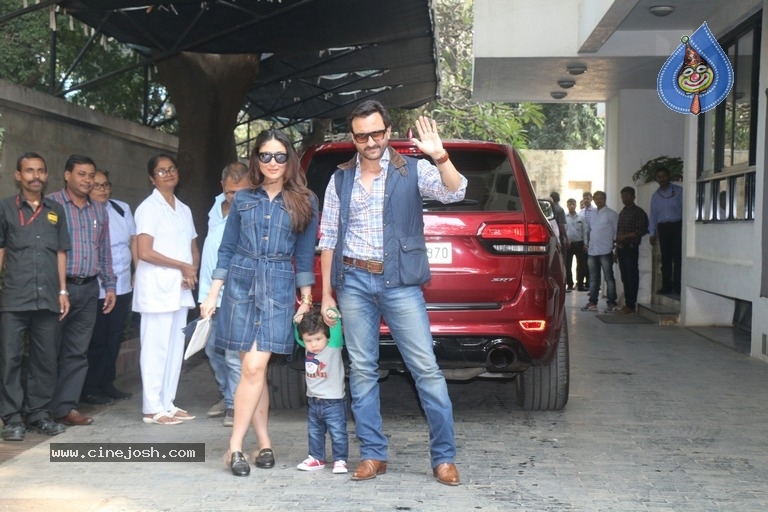 Christmas Party At Shashi Kapoor House - 6 / 10 photos