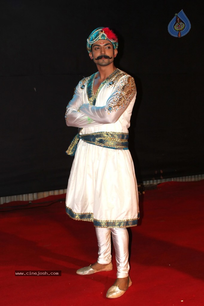 CID Veerta Awards 2012 Red Carpet - 10 / 29 photos