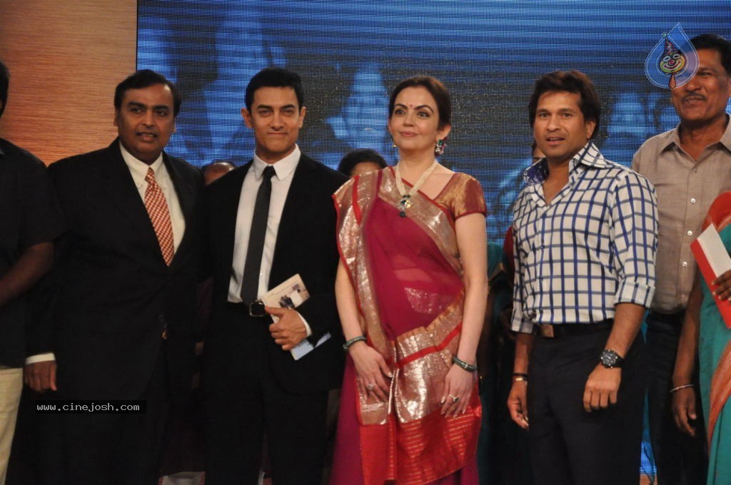 CNN - IBN Real Heroes Awards Ceremony - 5 / 58 photos