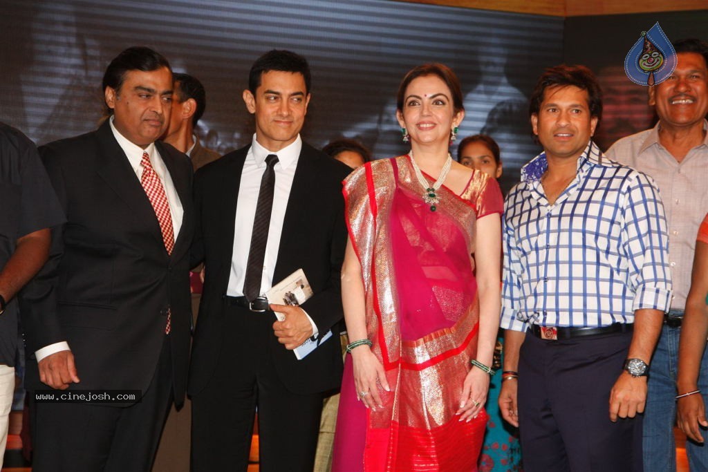 CNN - IBN Real Heroes Awards Ceremony - 8 / 58 photos