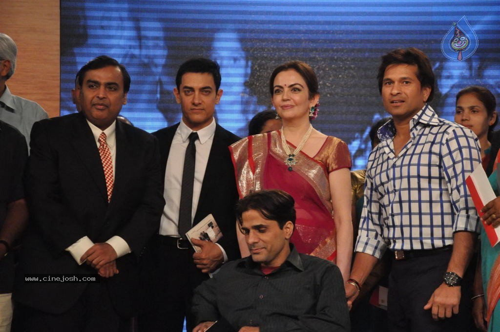 CNN - IBN Real Heroes Awards Ceremony - 9 / 58 photos