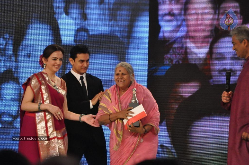 CNN - IBN Real Heroes Awards Ceremony - 16 / 58 photos