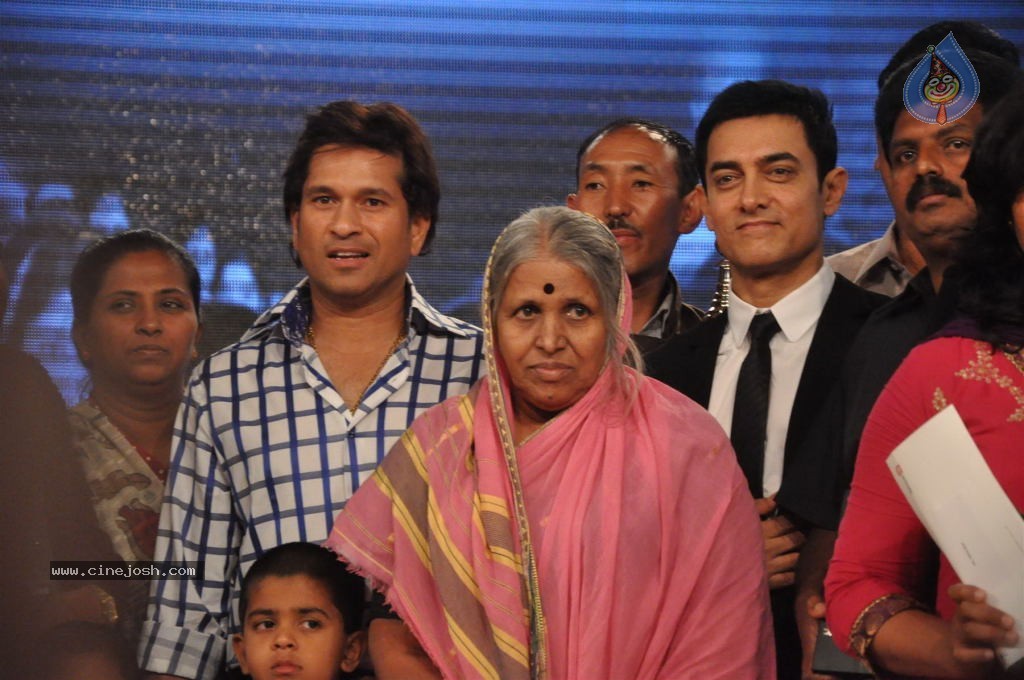 CNN - IBN Real Heroes Awards Ceremony - 20 / 58 photos