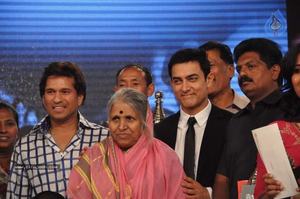 CNN - IBN Real Heroes Awards Ceremony - 22 / 58 photos