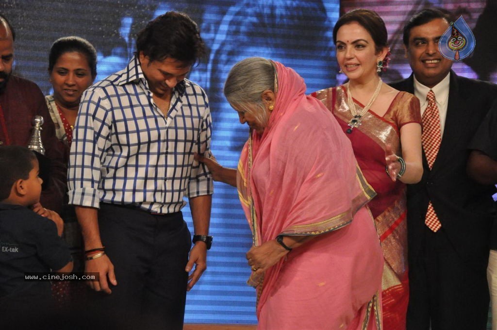 CNN - IBN Real Heroes Awards Ceremony - 26 / 58 photos