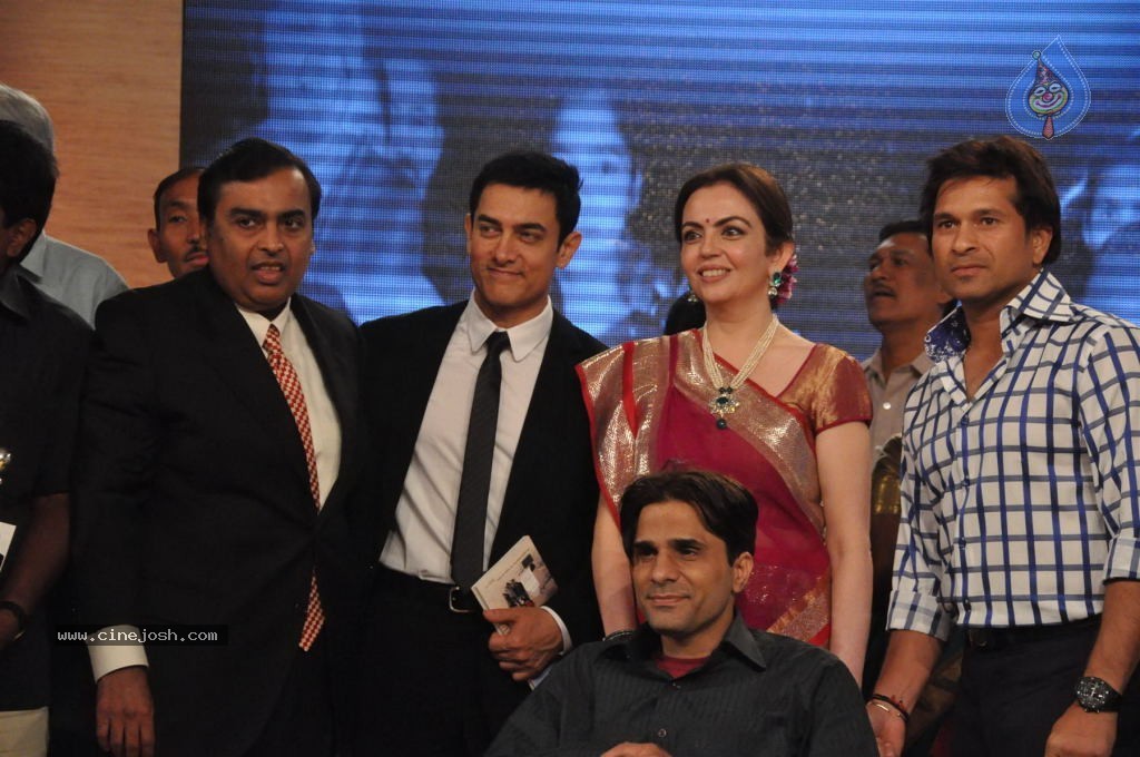 CNN - IBN Real Heroes Awards Ceremony - 27 / 58 photos