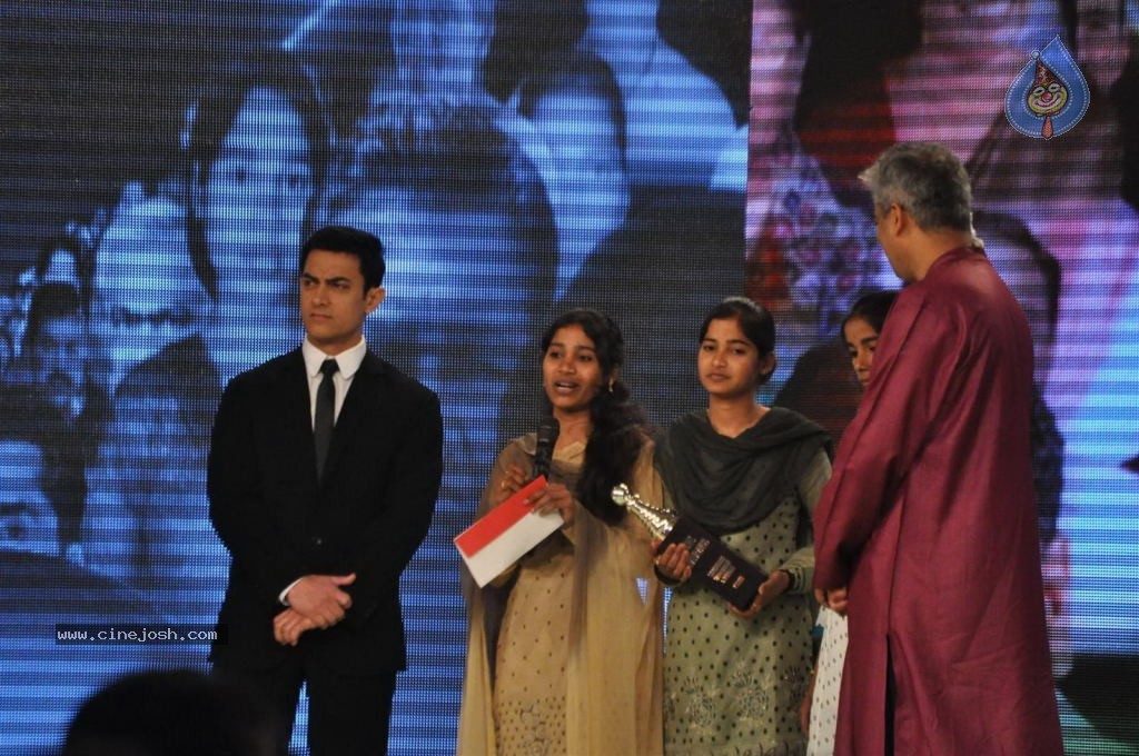 CNN - IBN Real Heroes Awards Ceremony - 31 / 58 photos