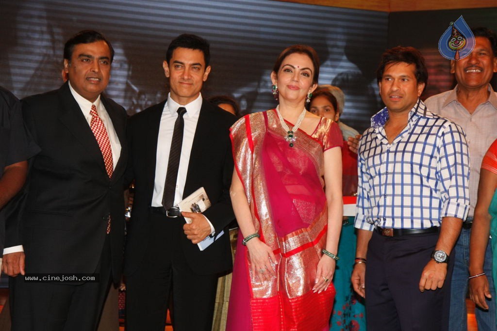 CNN - IBN Real Heroes Awards Ceremony - 45 / 58 photos