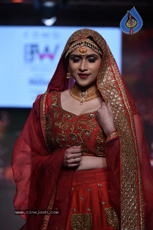 COMO India Beach Fashion Week Photos - 4 / 10 photos