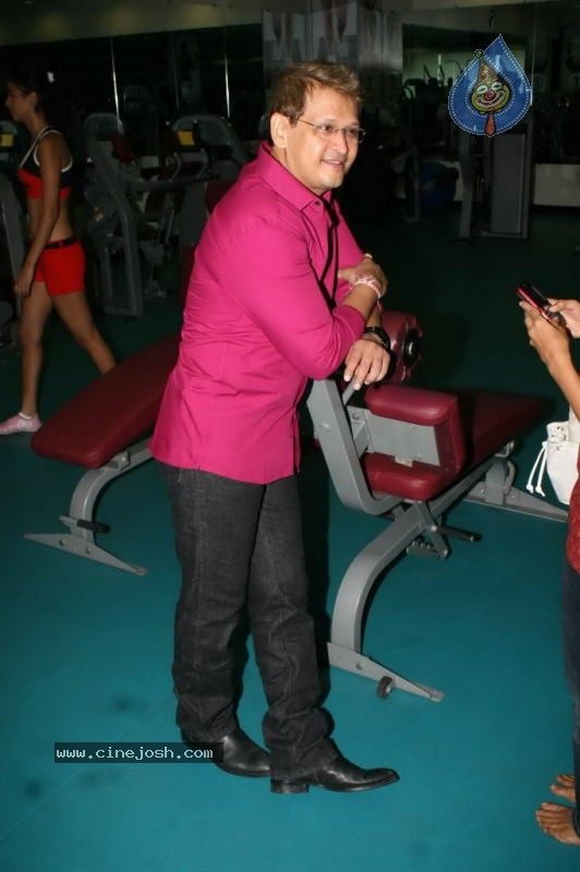 Spicy Kingfisher Calendar Models at Talwalkars Gym  - 38 / 40 photos