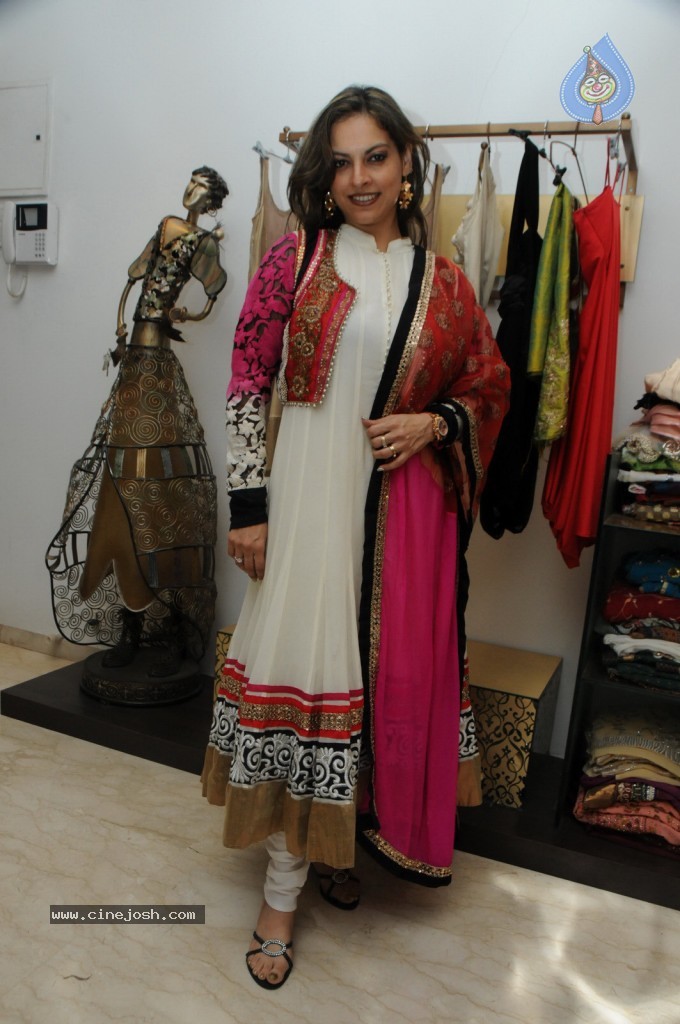 Couturier Amy Billimoria Unveils Unique Collection - 8 / 32 photos