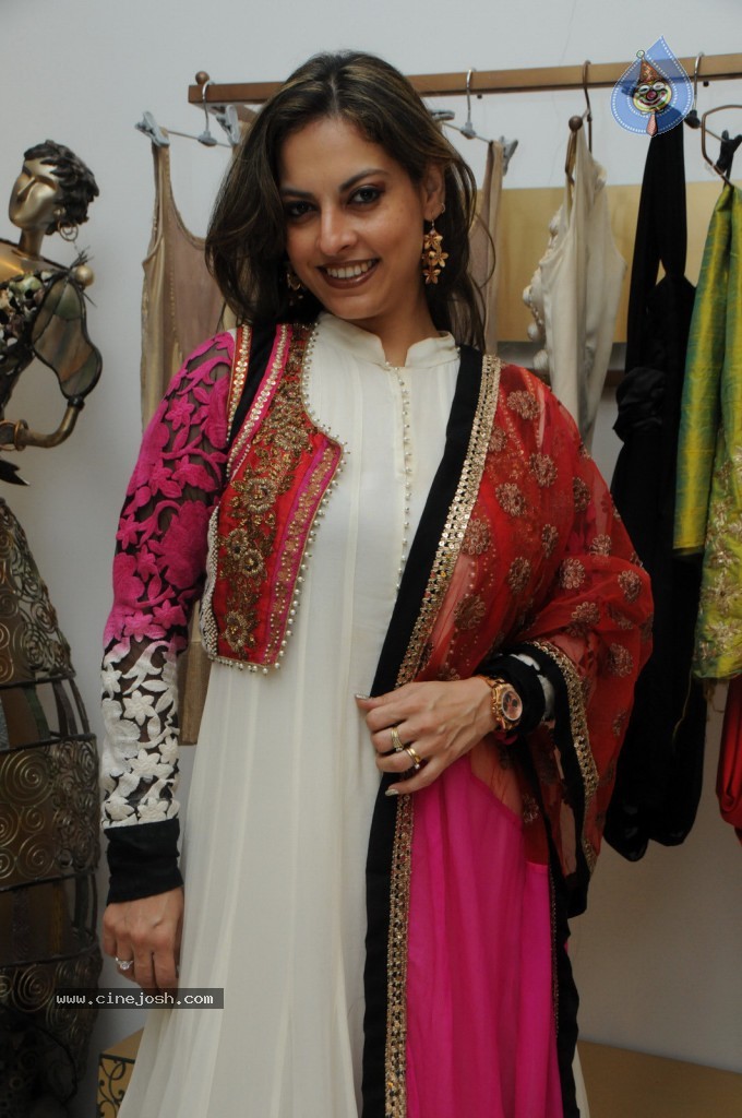 Couturier Amy Billimoria Unveils Unique Collection - 18 / 32 photos