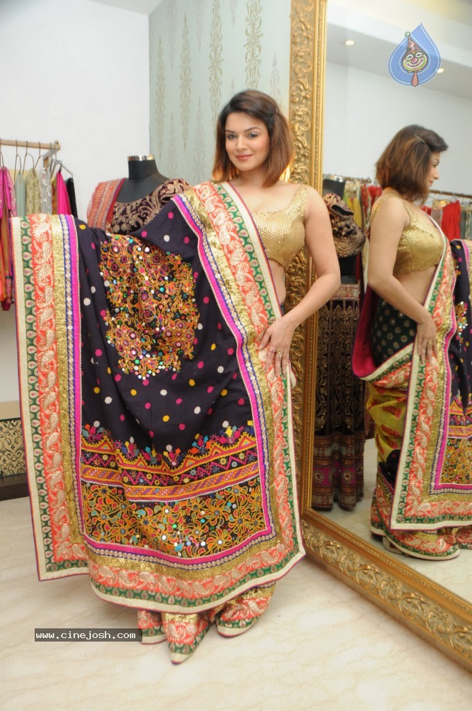 Couturier Amy Billimoria Unveils Unique Collection - 19 / 32 photos